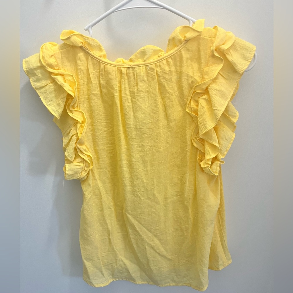 Cute yellow top, new with tags, size s